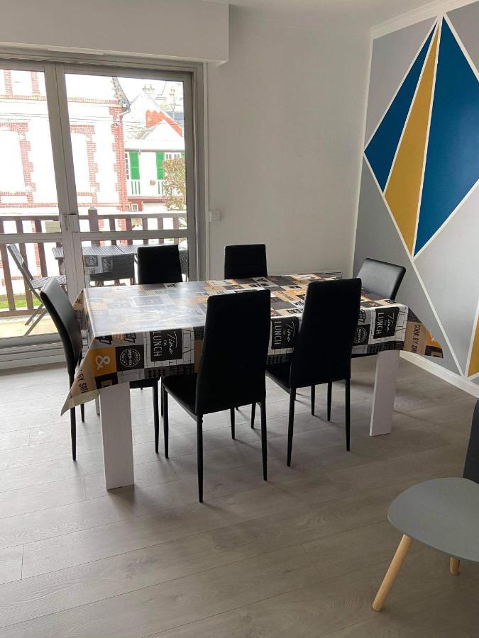 Cabourg Centre, Appartement Pour 4 Personnes A 100M De La Mer Bagian luar foto