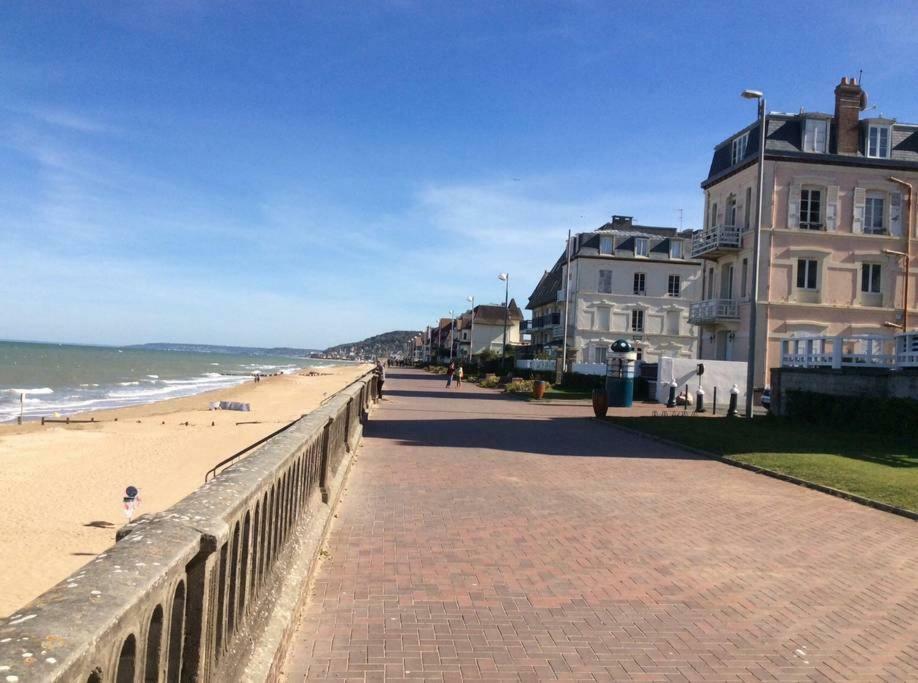 Cabourg Centre, Appartement Pour 4 Personnes A 100M De La Mer Bagian luar foto